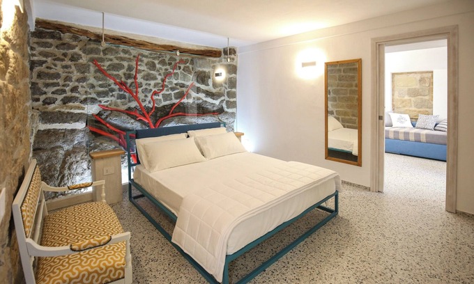 Lu Bagnu Apartamento | In the center of the ancient Borgo delightful apartment, equipped with all comforts