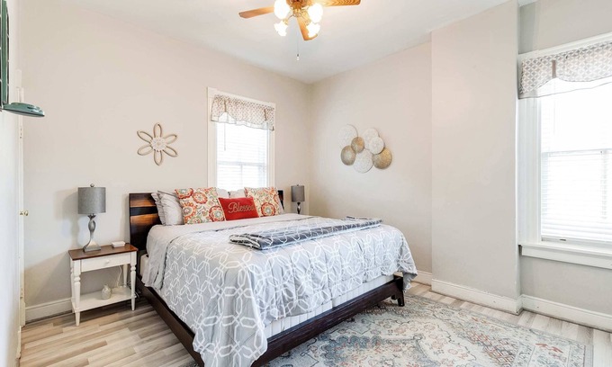 Fan District Condominio | In the FAN/near VCU/Private Parking & fenced yard