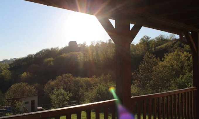Saint-Etienne-de-Maurs Casa | In the heart of the Cantalien Chataigneraie, large house ideal for families.