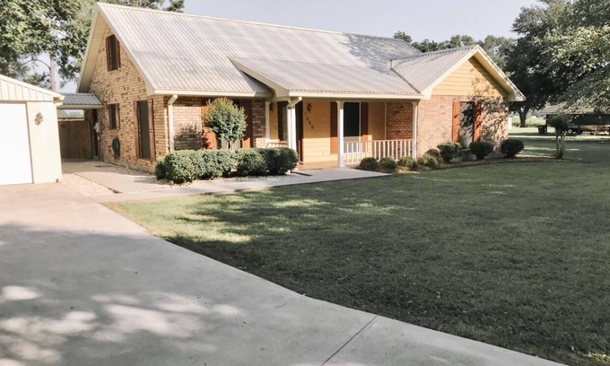 Breaux Bridge Casa | In the heart of Cajun country! Entire home with pool.