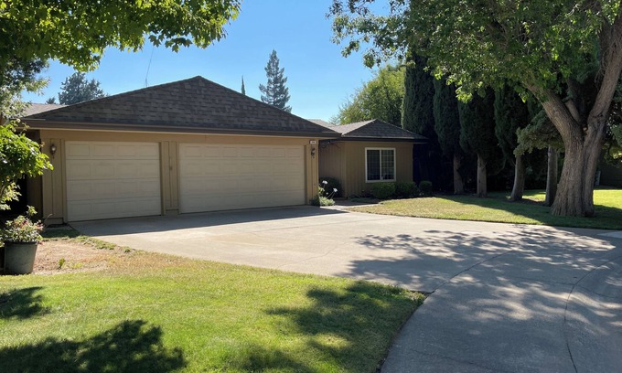 Southeastern Sacramento Casa | In the heart of Sacramento, this home offers comfortable and convenient living.