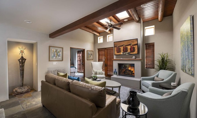 Downtown Santa Fe Condominio | En el corazón de Santa Fe, Walk to Everything Downtown, 3 Bed, 3 Bath Townhouse