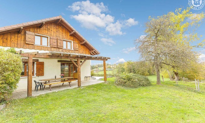 Epersy Casa | In the heart of the countryside, 10km from the famous spa town of Aix-les-Bains. 11 km from Lac du Bourget