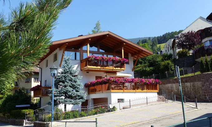 Ortisei Apartamento | En el corazón de los Dolomitas, a 100 m de las primeras pistas de esquí, piscina.
