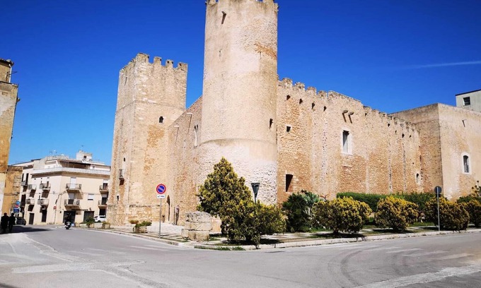 Alcamo Historic Center Apartamento | In the middle between Piazza della Repubblica and Piazza Ciullo - Apartment with shower