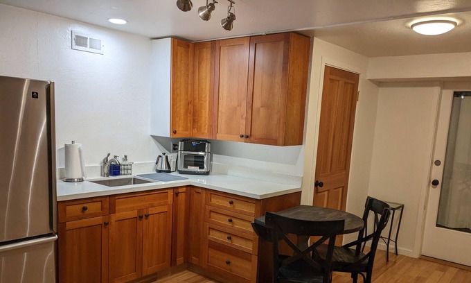 Tamalpais-Homestead Valley Apartamento | "In the Trees" Private apartment in a house