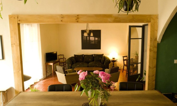 Besse-sur-Issole Apartamento | In the village