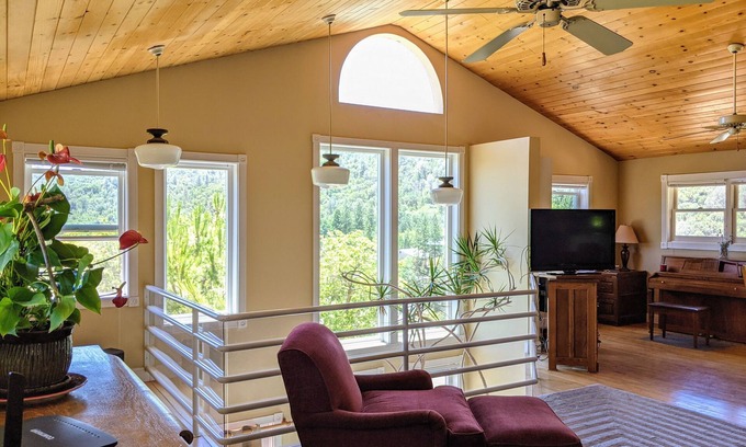 Mariposa Casa | In Town - CASA EL CAPITAN - Near Yosemite, Walk to restaurants, shops, hiking
