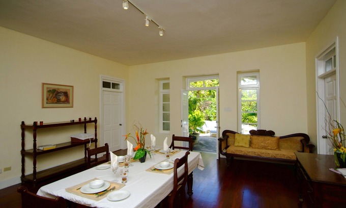 Silver Sands Casa | Inchcape Seaside Villas justo en Silver Sands Beach - 2 dorm. Patio de la casa,