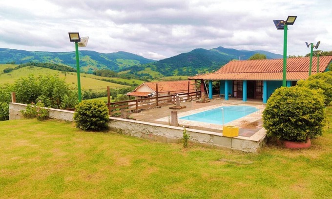 Extrema Casa | Incrível chácara com pisc e churrasq em Extrema/MG