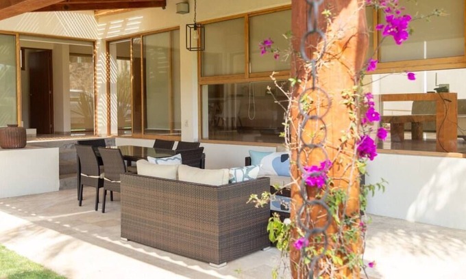Centro Casa | Increíble Propiedad con Inmenso Jardín y Alberca!
