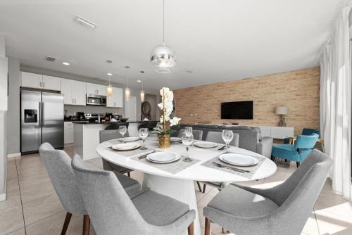 Kissimmee Casa | Incredible 4BD home with Pool and BBQ near Disney