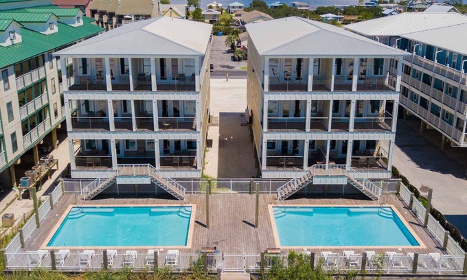 Gulf Shores Casa | ¡Increíble espacio de retiro frente al mar para hasta 80 personas con 2 piscinas!