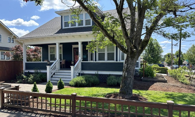 Newberg Casa | Great Deals on Summer Stays!