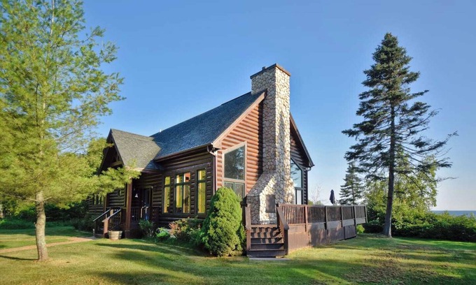 Wisconsin Casa | Incredible Custom Log Home w/ Lake Views for Days