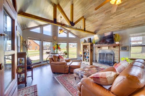 Vian Casa | Incredible Log Home 1 Mile from Lake Tenkiller