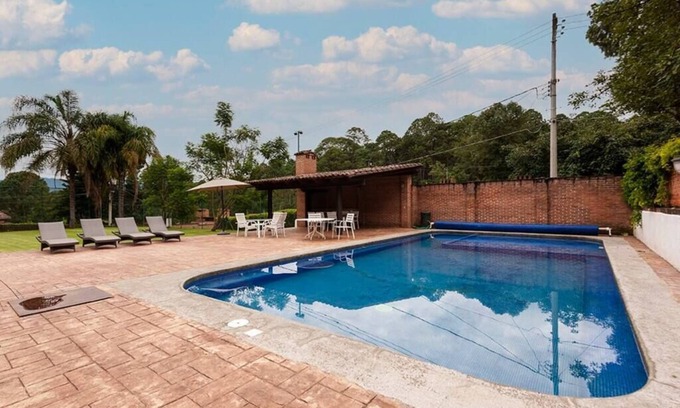 Valle de Bravo Casa | Incredible Property with Huge Garden and Pool!