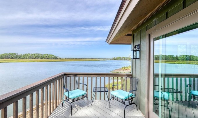 West Beach Cabaña | Incredible riverfront, gorgeous, renovated cottage in popular Inlet Cove