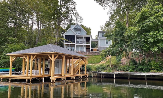 Henrico Casa | 💥Incredible Sunset Views💥New Build💥Large Boathouse!💥Kayaks & More Included!!