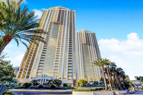 Las Vegas Apartamento | Incredible Topgolf Pool Views MAIN