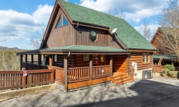 Sevierville Cabina | Incredible Vibes, Cozy Fires, and Pure Relaxation!