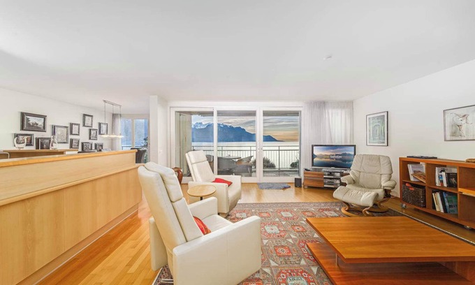 Montreux City Centre Apartamento | Incredible views of Montreux Lake 2BD Appartment