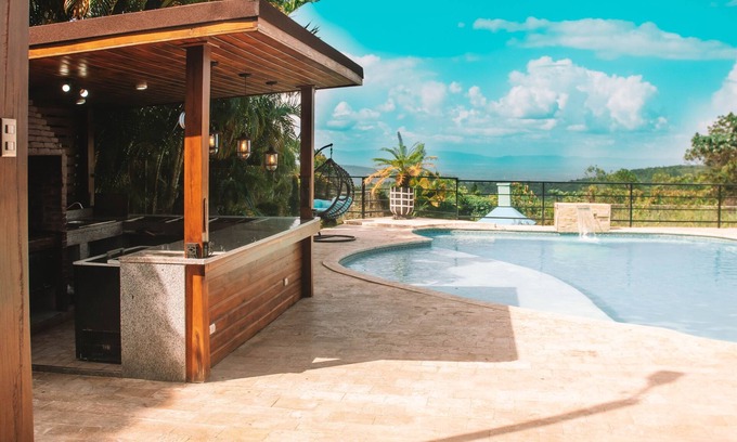 La Vega Province Villa | Vistas increíbles ✅️Piscina grande✅️Area sociales✅️Wifi✅️AC✅️ Big Garden y más