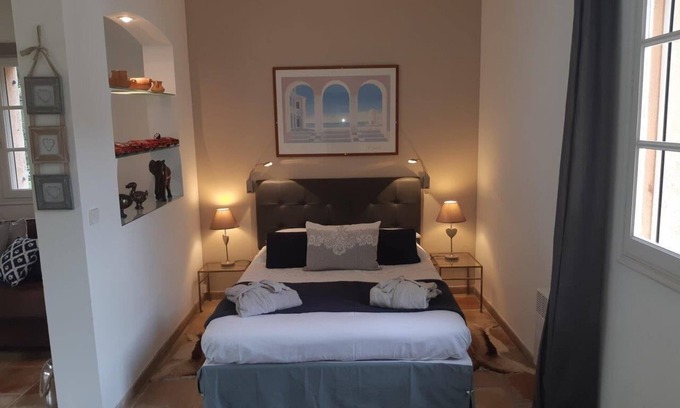 Tourrettes Casa | Dormitorio independiente de 30m2 con una casa de campo provenzal
