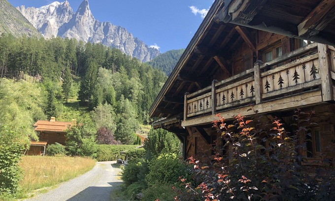 Les Praz-de-Chamonix Apartamento | Independent accommodation of 68m² in Chalet "les Bois de Chamonix".
