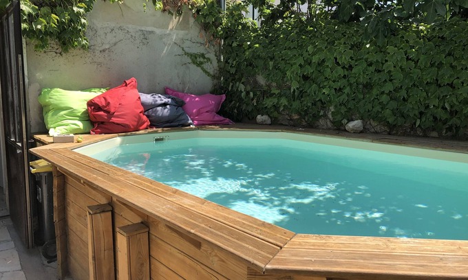 Vic-la-Gardiole Casa | Independent house with garden and swimming pool, sleeps 10