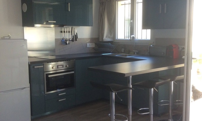 Martigues Casa | Independent house with 2 small terraces 15 minutes walk from the beach
