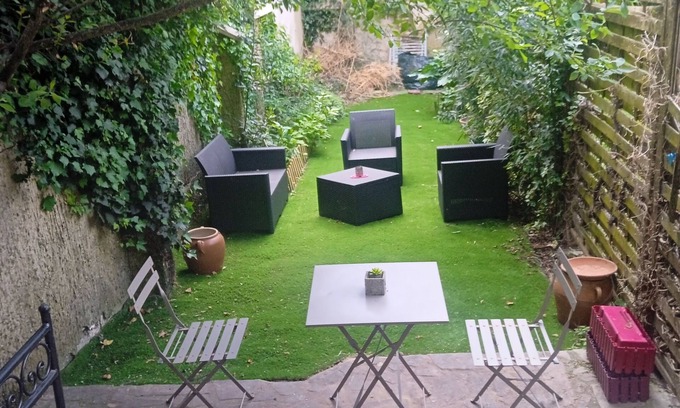 Thabor - Saint-Helier Cama Y Desayuno | Independent private room with private garden.