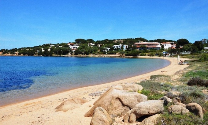 Baja Sardinia Casa | Villa independiente en el parque junto al mar