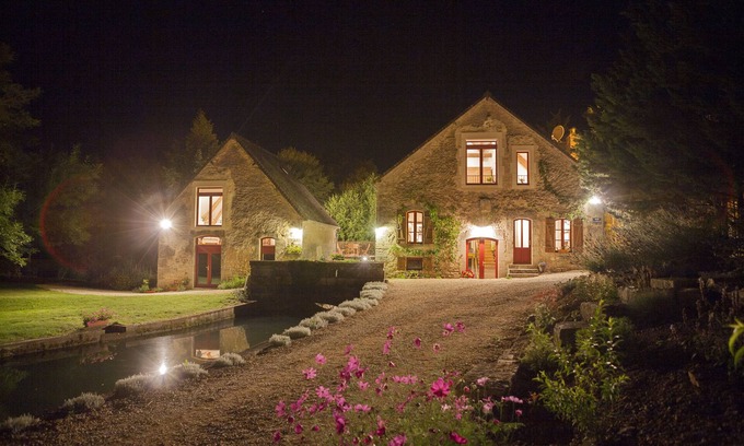 Thury Cabaña | Independiente Water Mill Cottage en Rix, Borgoña, en 14 acres de prados y agua