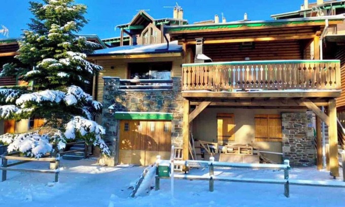 Pyrenees 2000 Chalet De Esquí | Chalet de madera independiente cerca de las pistas WIFI Pirineos 2000