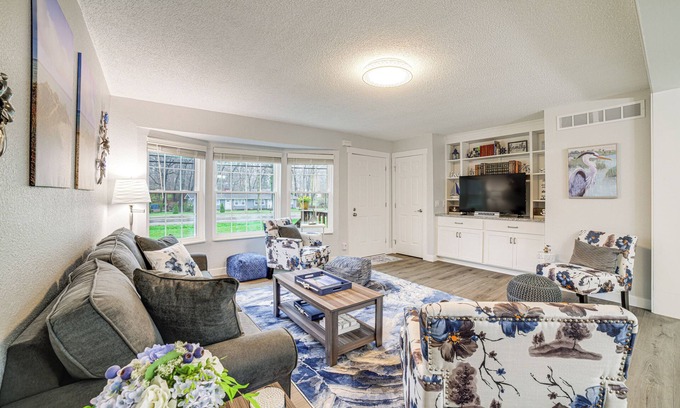Town of Pines Casa | Indiana Dunes Home w/ Gas Grill: 1 Mi to Beach!