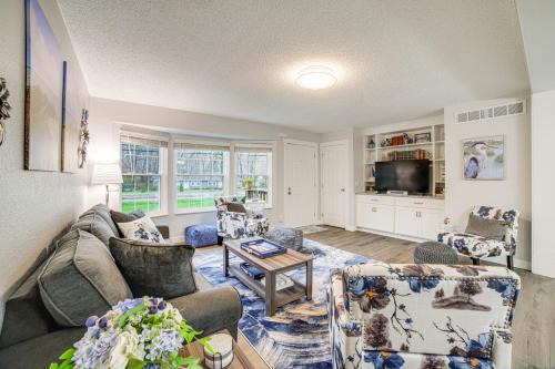 Town of Pines Casa | Indiana Dunes Home with Gas Grill 1 Mi to Beach!