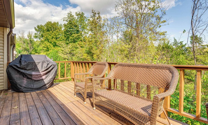 Martinsville Condominio | Indianapolis Area Gem: Hike, Bike & Golf!