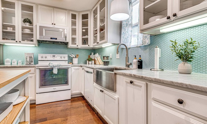 Fountain Square Cabaña | Indianapolis Getaway w/ Deck & Fire Pit!