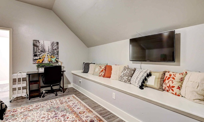 Central Oklahoma City Casa | Indie Escape-2 in 1- stone’s throw to the Plaza