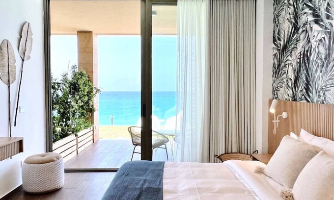 Kfardebian Casa | Indigo Jungle: Beachfront Exotic Room in Batroun