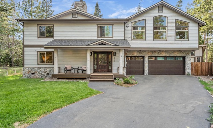 Tahoe Paradise Casa | Indigo Luxury Home- 5BR, 3BA,Spa, 15 min to Ski