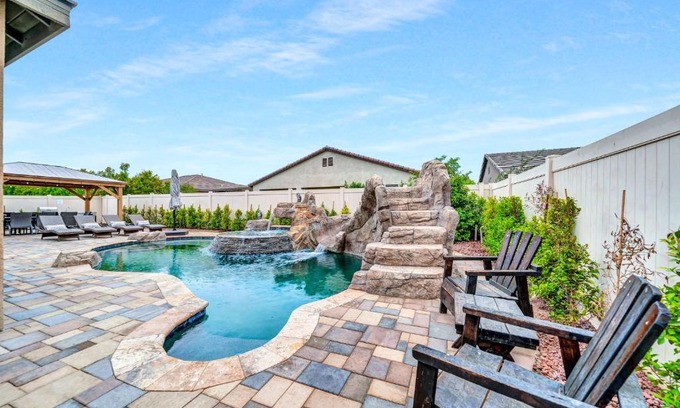 Indio Casa | IndioStay with private Pool, Water Slide, Waterfall, Jacuzzi and Fire Pit near Coachella