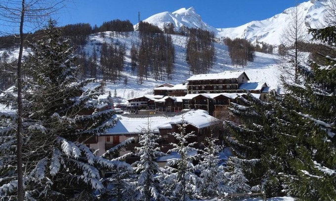 Allos Chalet De Esquí | Individual chalet Resort center