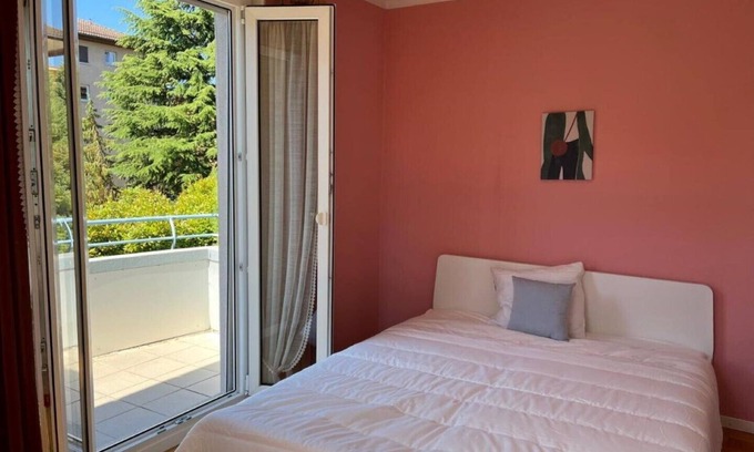 Ecublens Casa | Individual house with free parking/Netflix next to EPFL Lausanne