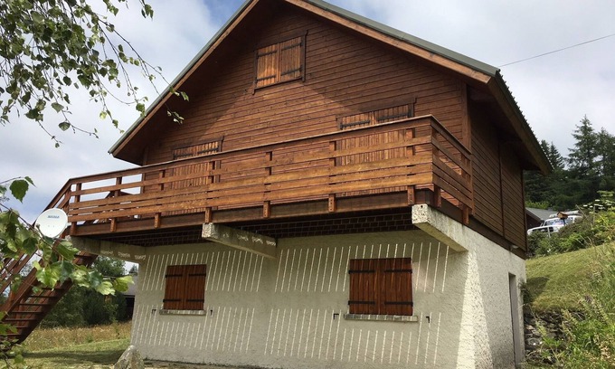 La Morte Chalet De Esquí | Individual rents large wooden cabin (80m2) with 4 bedrooms and large living room