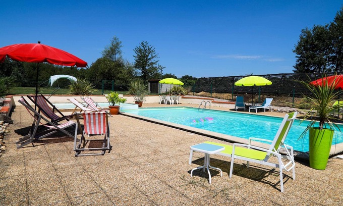Heres Casa | Individual Rural Gite - Le Pigeonnier - beautiful shared pool