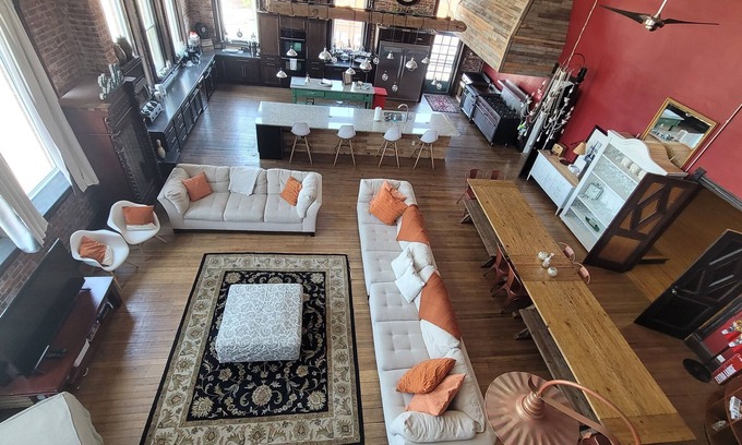 Sandusky Casa | 7500 pies cuadrados Pie. Penthouse w / Privado 1400 Sq. Pie. Cubierta de la azotea