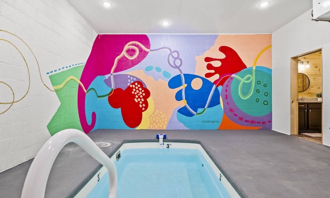 Sevierville Cabina | Indoor Heated Pool, Hot Tub, Laser Tag, Arcades, Grill, Deck