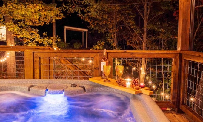 Gatlinburg - Pigeon Forge Cabina | Indoor Pool and Sweeping Views